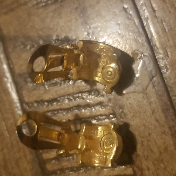 Elegant Christian Dior Half-Hoop Clip Earrings - Picture 5 of 5